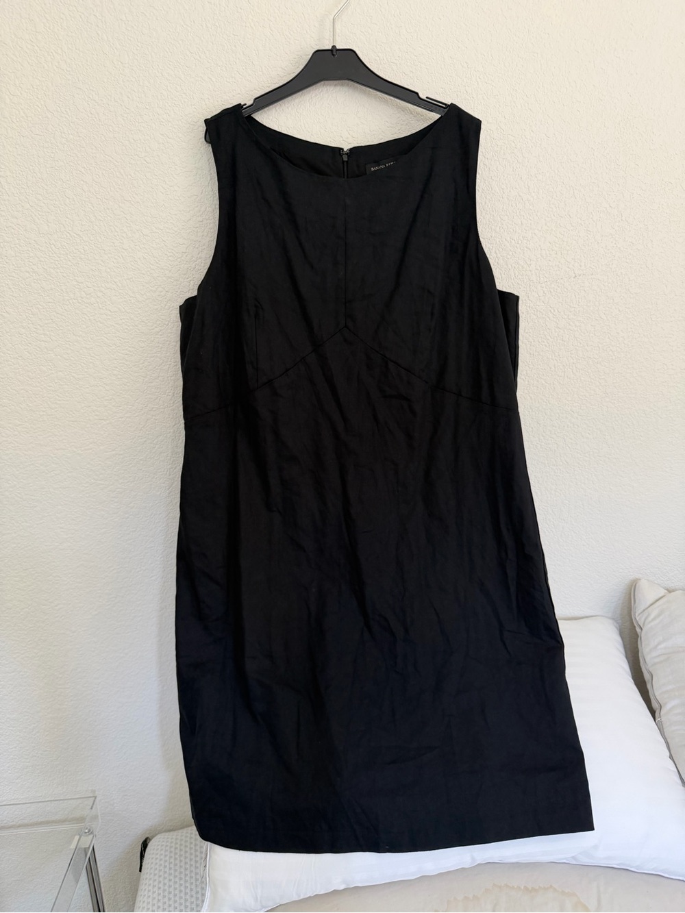 Banana Republic Black Sleeveless Shift Dress 10